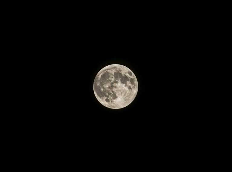 New Moon vs Full Moon Spells: Which Rituals Work Best for Your Practice