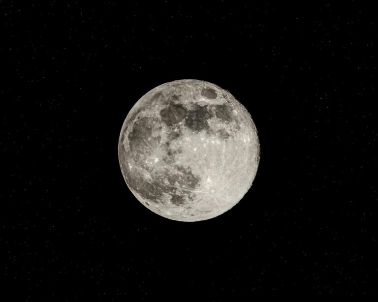 Banishing Spells for Beginners: 5 Expert Methods Using Lunar Phases and Timing