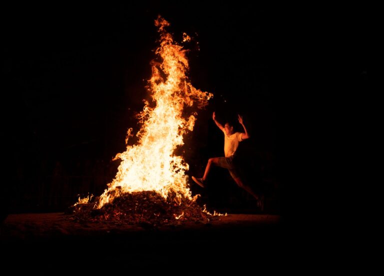 Summer Solstice Fire Spells: 4 Beginner-Friendly Rituals for Peak Solar Energy in June
