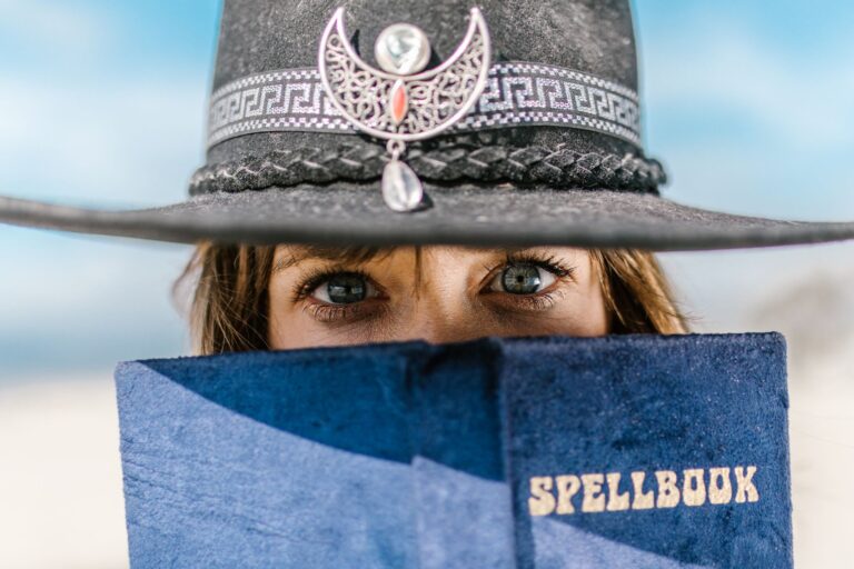 New Moon Spells Versus Full Moon Spells: 6 Key Differences for Manifestation Results