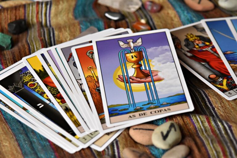 Tarot Reading vs. Oracle Cards for Beginners: Which Divination Tool Builds Intuition Faster