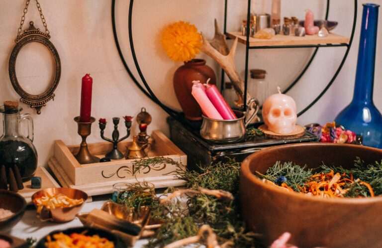 5 Essential Herbs for Witchcraft: A Guide to Magical Properties and Uses