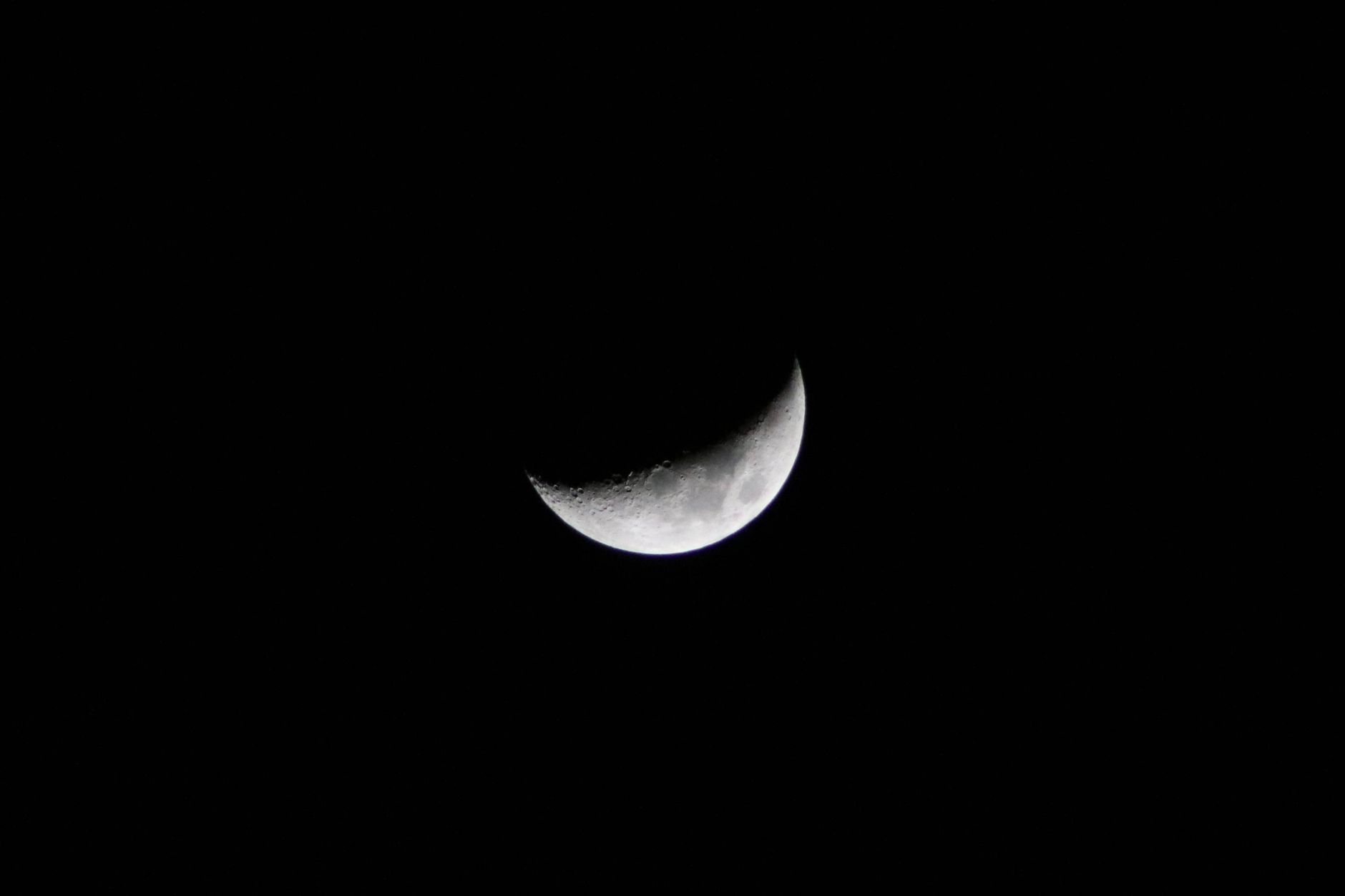 New Moon Spell for New Beginnings — 5 Simple Moon Spells for Beginners to Try Tonight